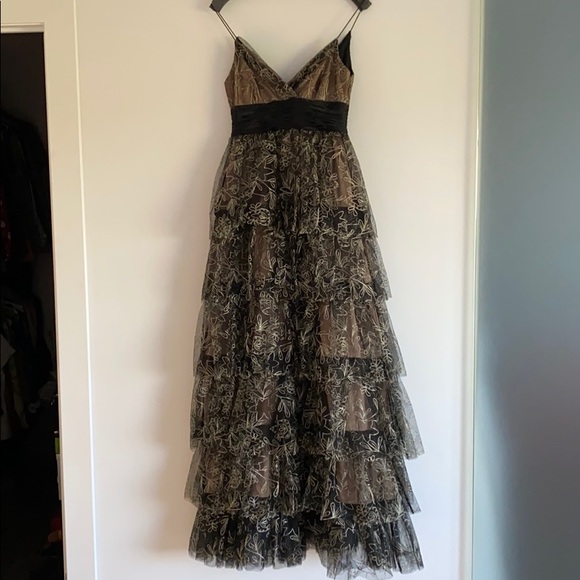 Cinq a Sept tiered Kaine gown - Picture 3 of 7